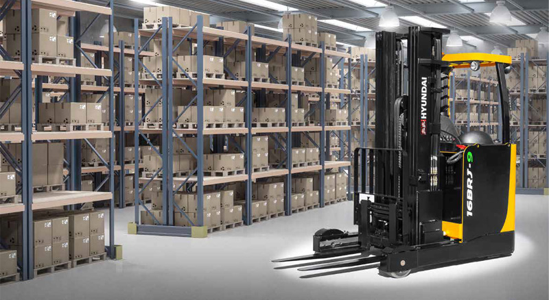 Hyundai 9-series – battery sit down reach truck